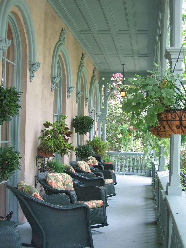 Dresser Palmer House Savannah Interior photo
